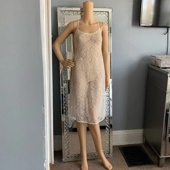 lace monique lhuillier wedding dress Monique Lhuillier Naples main image 1